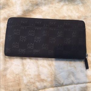 Dkny wallet