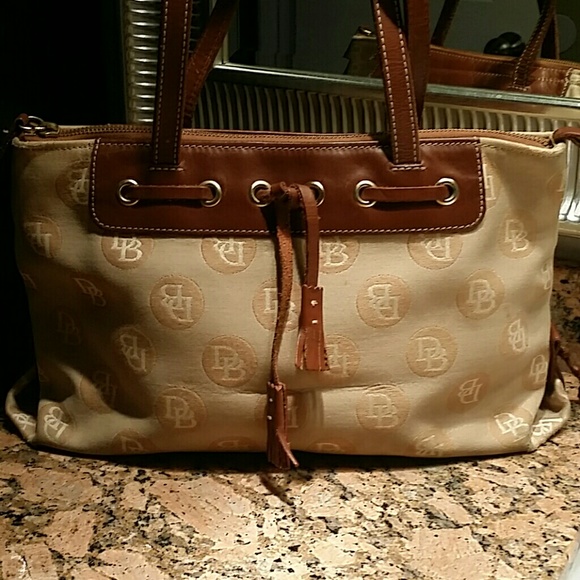 Dooney & Bourke Handbags - Dooney & Bourke purse