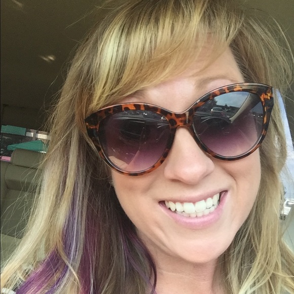 Meet your Posher, Alyssa - Picture 1 of 1