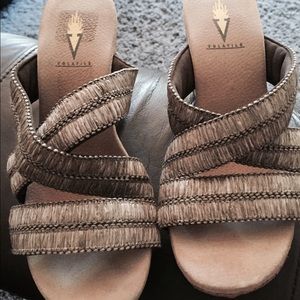VOLATILE WEDGE PLATFORM SANDALS