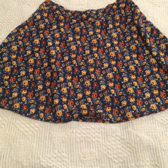 Floral skirt!! Forever 21