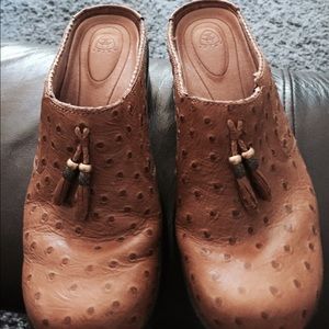 ARIAT MULES/ CLOGS. 8.5B