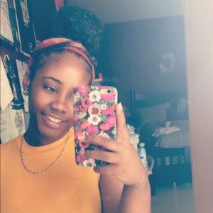 Meet your Posher, Chloe