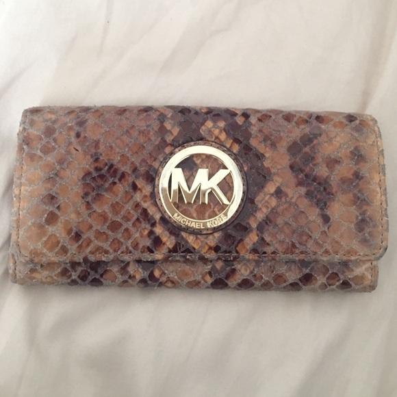100% authentic Michaell Kors wallet
