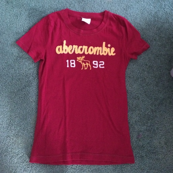 Abercrombie maroon T-shirt