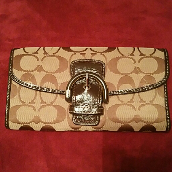 COACH signature C wallet with buckle closure