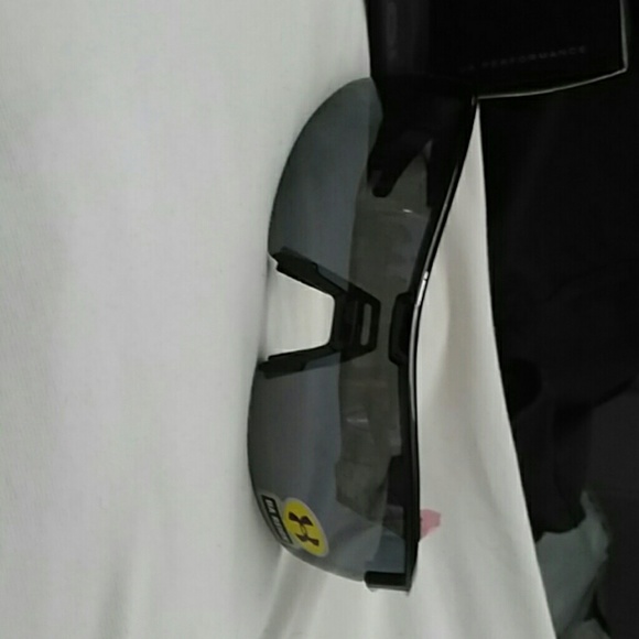 ***Sold***Under Armour sunglasses - Picture 1 of 3