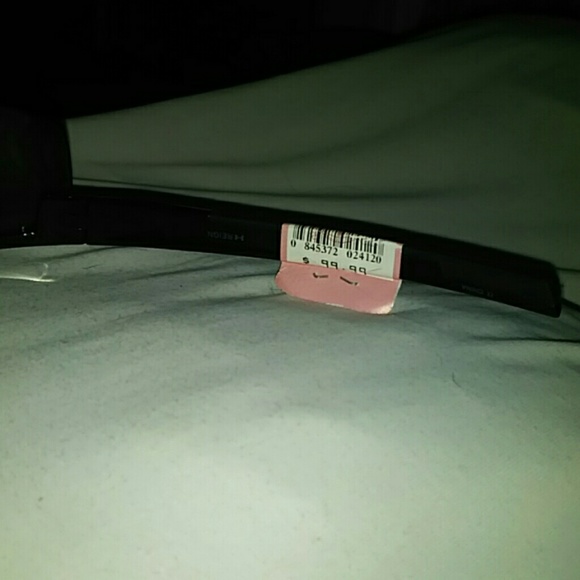 ***Sold***Under Armour sunglasses - Picture 2 of 3