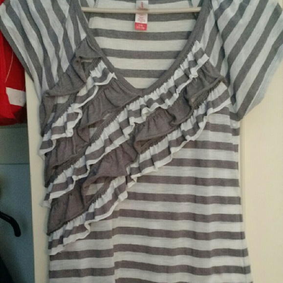 Gray and White Striped No Boundaries Ruffle Tee - Picture 1 of 4