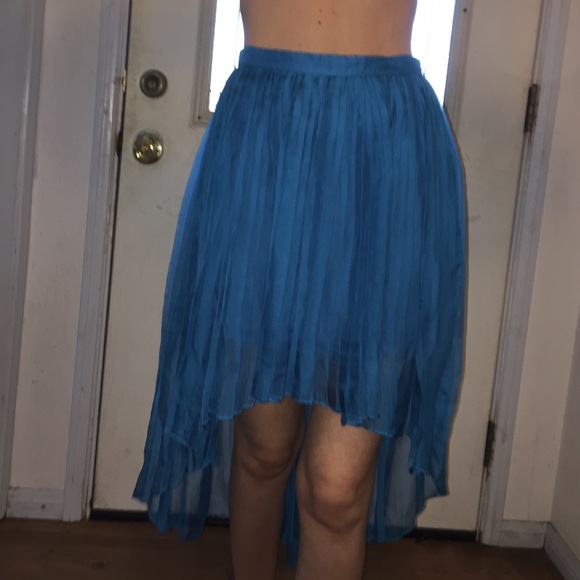 High-Low Silk Like Skirt, Pleated 💙 LIKE NEW!