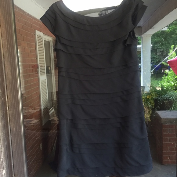 French connection little black dress with ruffles - Picture 3 of 3