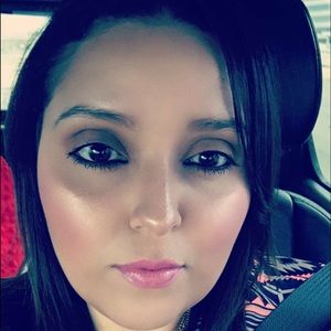 Meet your Posher, Claudia