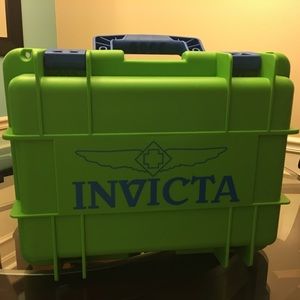 8 slot Invicta watch case