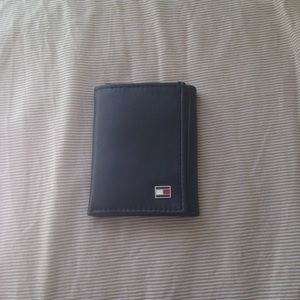 Tommy Hilfiger men's trifold leather wallet