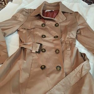 Rain/detective style coat.