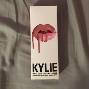 Kylie Cosmetics Lipkit in Exposed