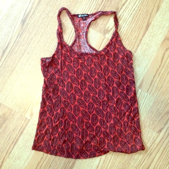 Cute leaf print top - Picture 1 of 1