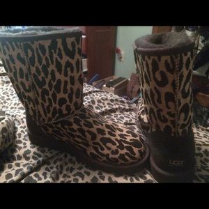 Short classic leopard uggs