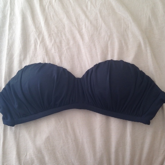 Strapless black bikini top