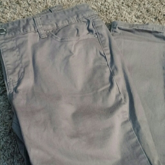 Gray Crown & Ivy Skinny Jeans - Picture 2 of 4