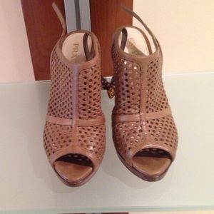 Pravda shoes 4-5 inches