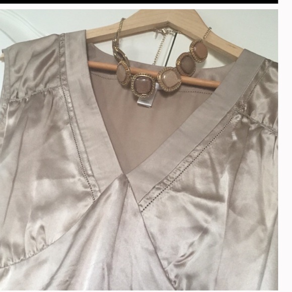🎈"Perfect Fit" Silk Sleeveless Blouse