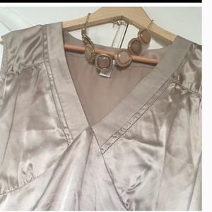 🎈"Perfect Fit" Silk Sleeveless Blouse