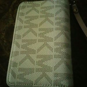 Meet your Posher, Regina