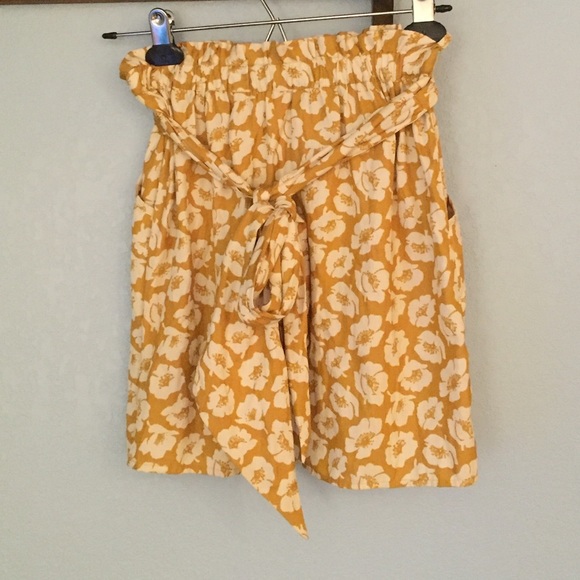 Floral yellow skirt with pockets