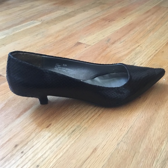 Black kitten heels with pointed toe