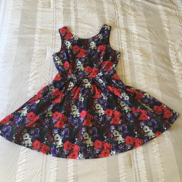 Forever 21: fitted and flared floral dress