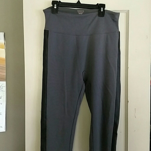 Spanx fake leather side panel yoga pants