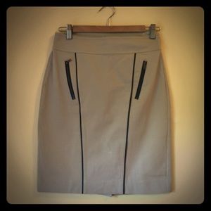 Ann Taylor Fitted Skirt with Leather Detail Size 0