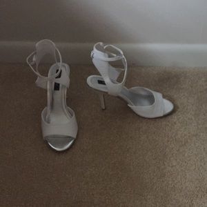 WHBM Size 7 White high-heeled sandals