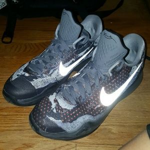 KOBE Nike basketball/low top shoes