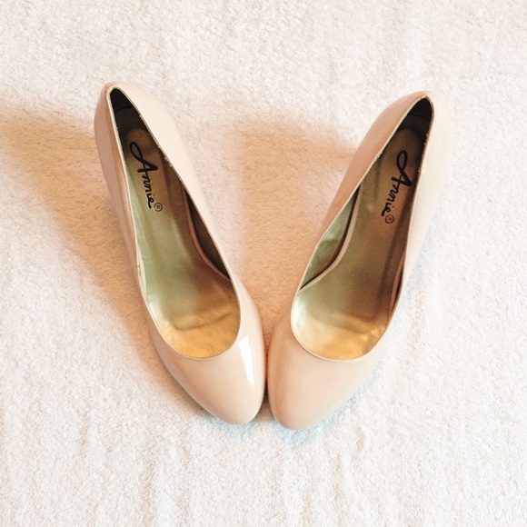 Annie Devine Nude Heels