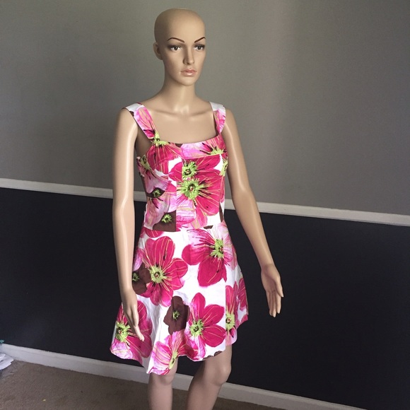 ‼️5/$25‼️ Cute floral sun dress