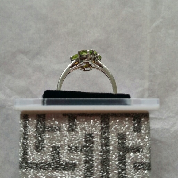 .925 ring Sterling silver with peridot stones - Picture 4 of 7