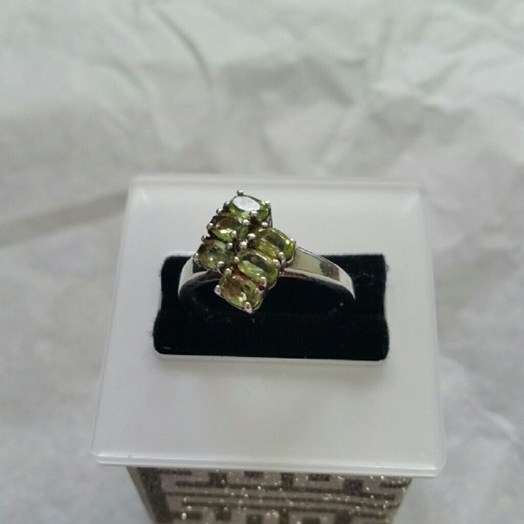 .925 ring Sterling silver with peridot stones - Picture 2 of 7