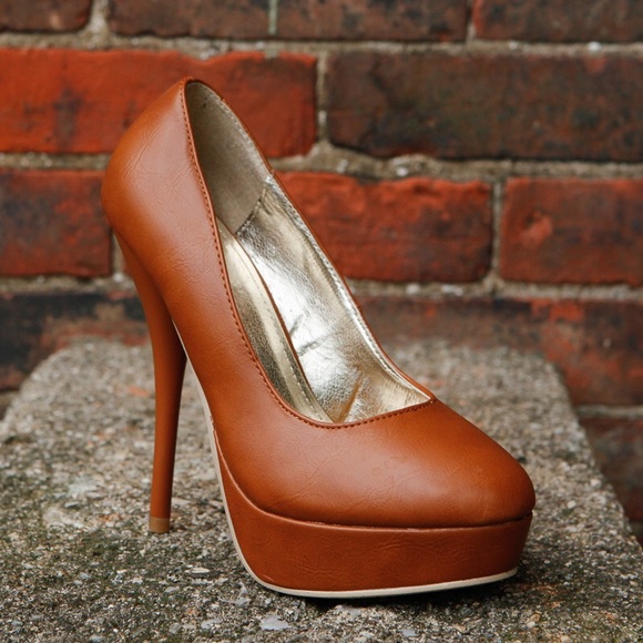 🦃 SALE 🦃 Brown Platform Pumps