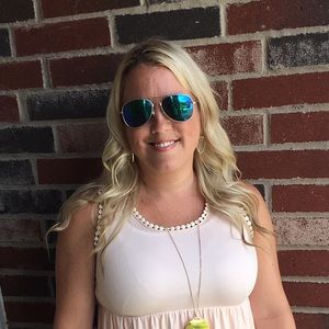 Meet your Posher, Denise