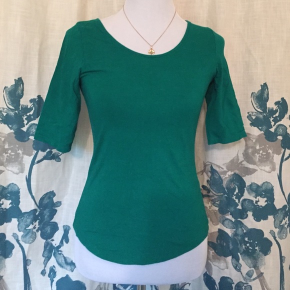 Flattering solid green 3/4 inch top