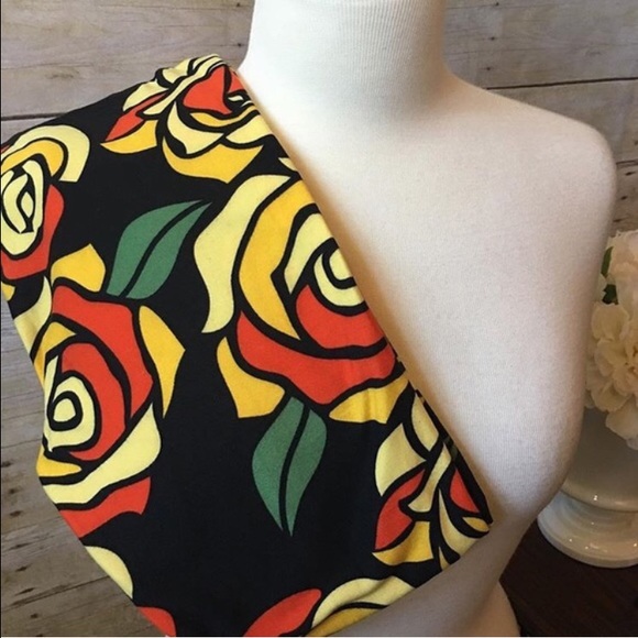 🚫SOLD • Lularoe HTF Disney roses leggings 🦄 - Picture 2 of 4