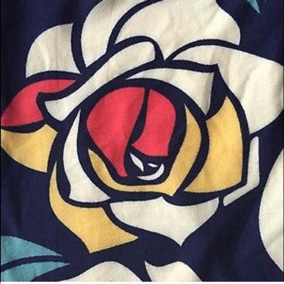 🚫SOLD • Lularoe HTF Disney roses leggings 🦄 - Picture 4 of 4