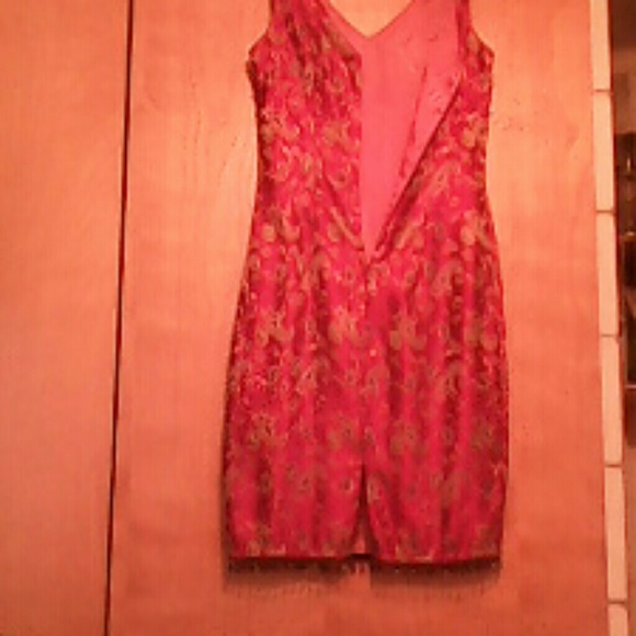 Pink satin like brocade print v neck dress - Picture 3 of 4