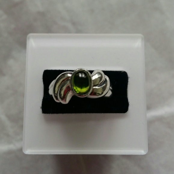 Jewelry - Sterling silver .925 ring with green stone
