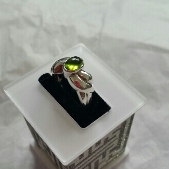Sterling silver .925 ring with green stone - Picture 2 of 5