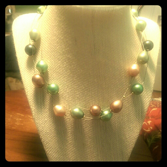 Green and gold pearl necklace