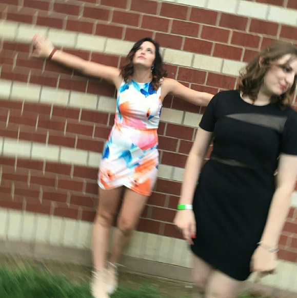 Dresses & Skirts - Floral body con dress