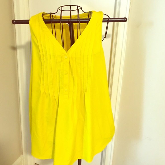 Sleeveless flowing top